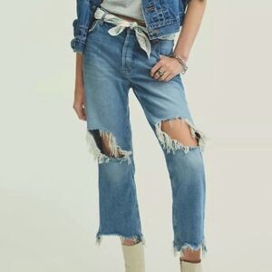 WE THE FREE Destroyed Boyfriend Jeans